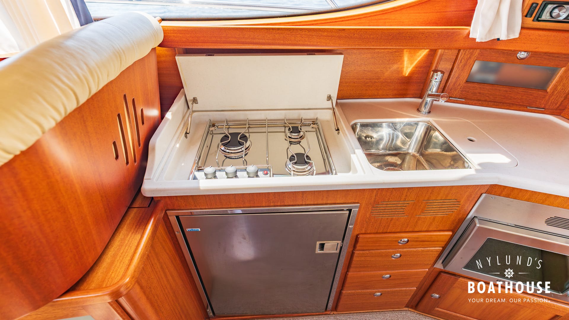 Nord West 370 Flybridge - Image 40