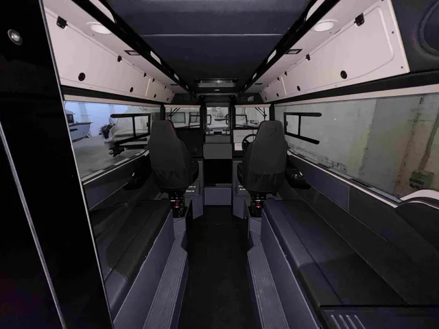 Jaktar J-30 — Interior
