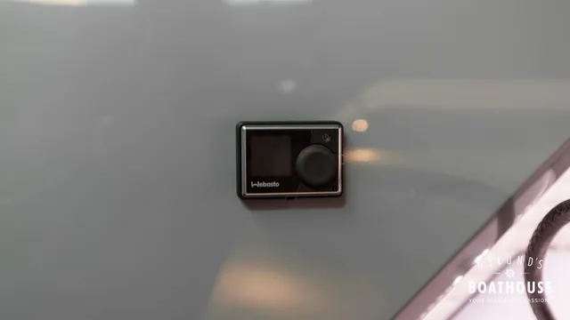 Axopar Brabus Shadow 800 Sun Top — Intérieur