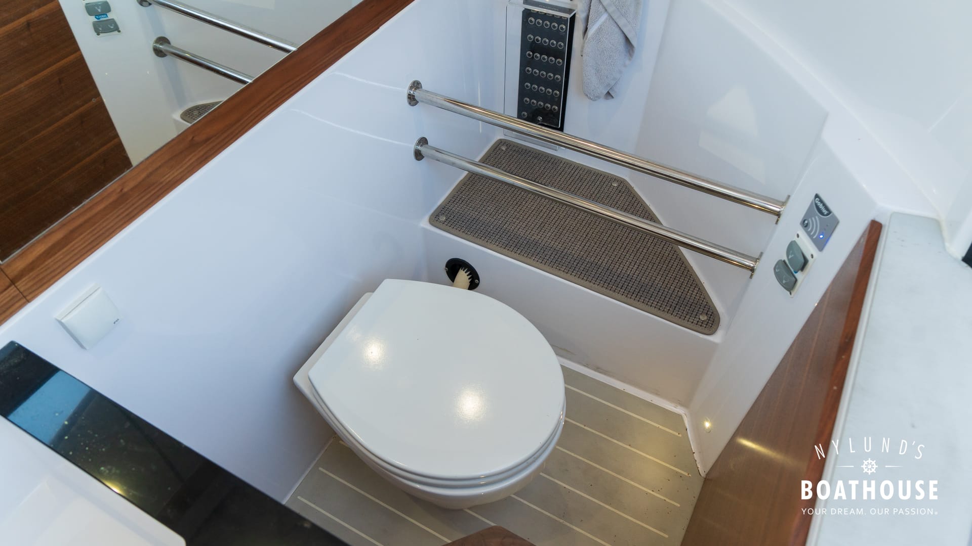 Axopar 28 Cabin - Image 94