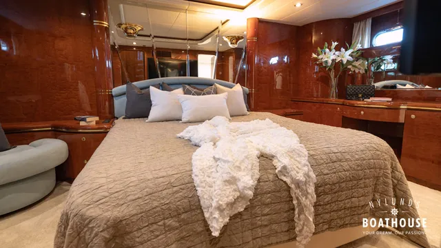 Elegance 68 — Interior