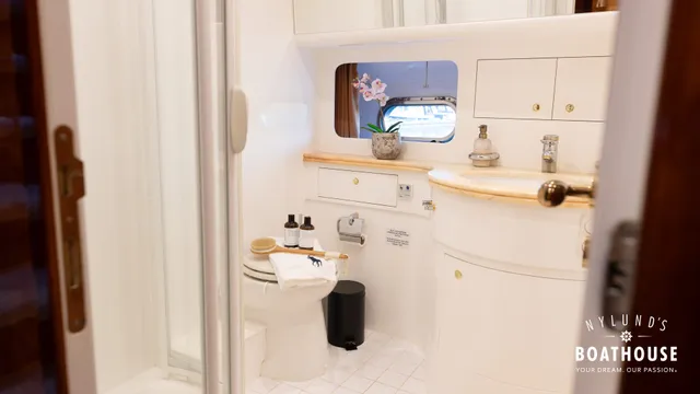 Elegance 68 — Interior