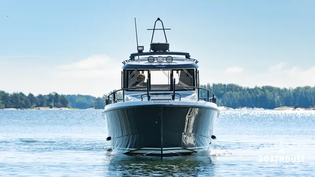 Sargo 28 Explorer — Merellä