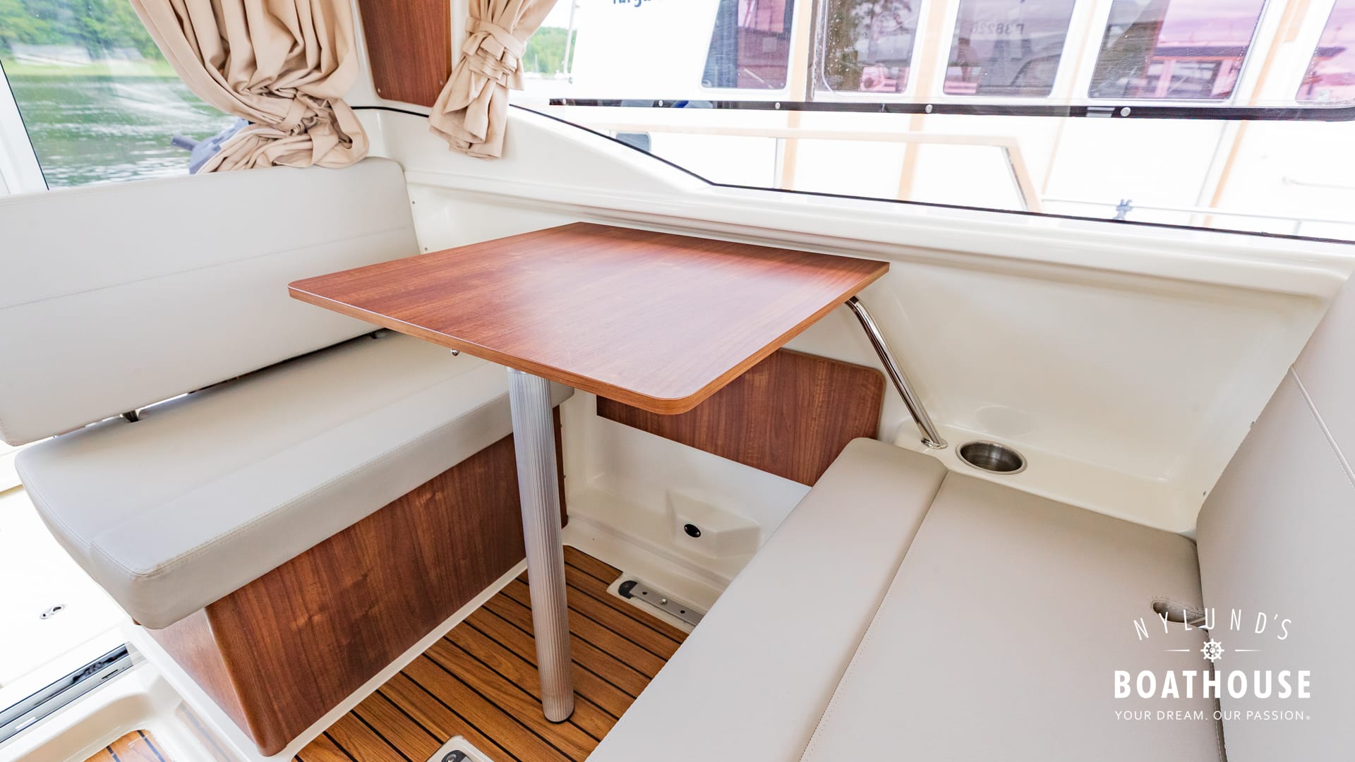 Quicksilver 905 Pilothouse - Image 33