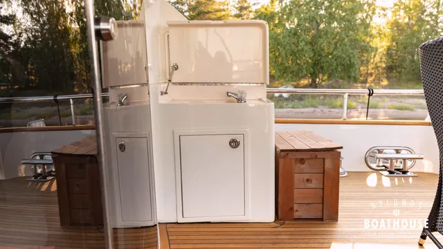 Elegance 68 — Interior