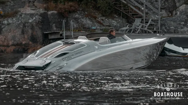 Donzi 28 Fearless Yacht — Cruising