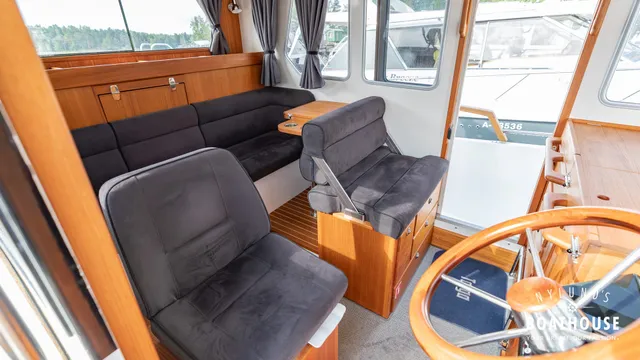 Targa 27.2 — Interior