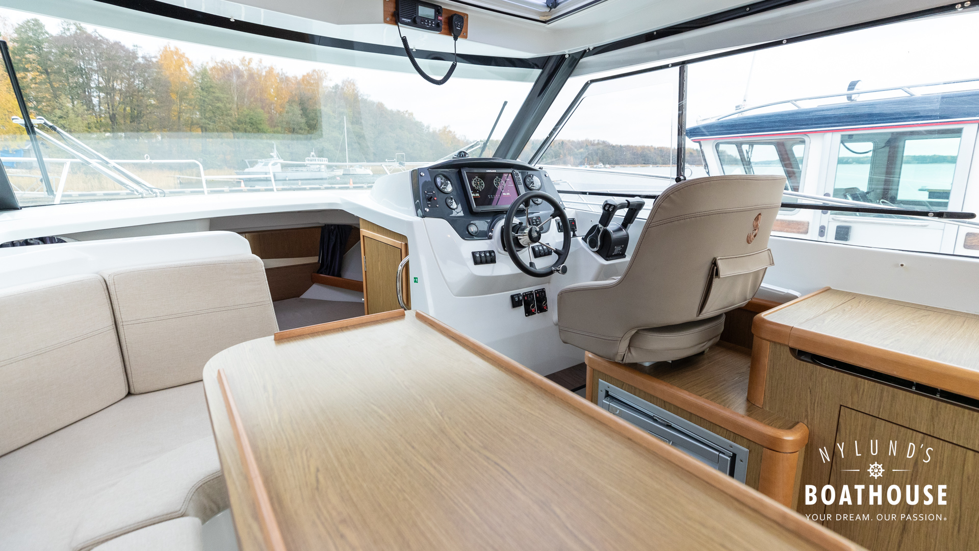 Beneteau Antares 8.80 OB - Image 10