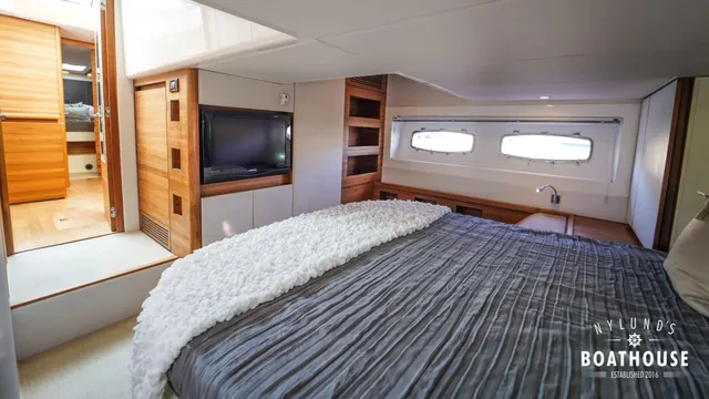 Sealine F46 — Intérieur
