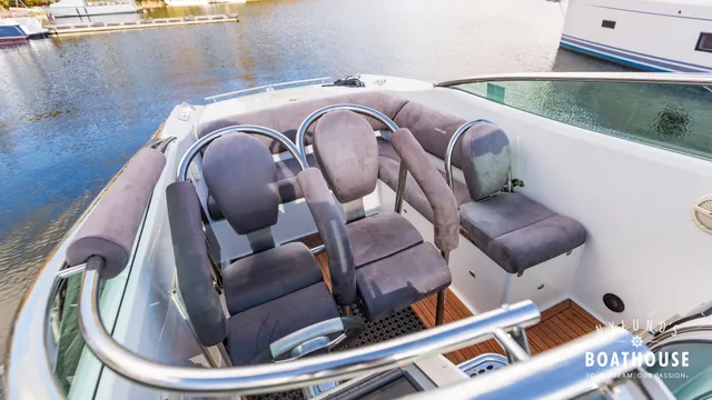 Hydrolift C-31 R Carbon — Exterior