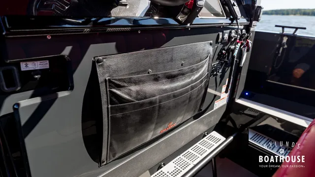 Axopar Brabus Shadow 800 Sun Top — Extérieur