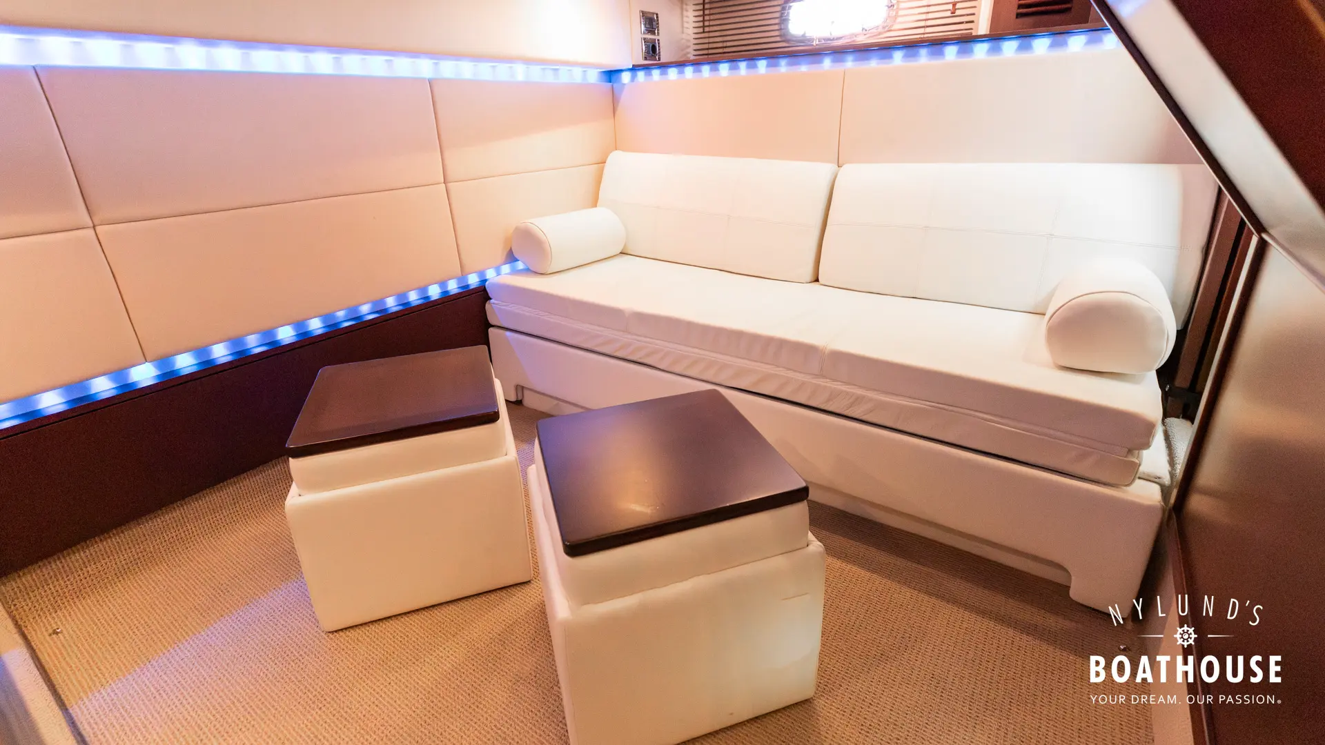 Sea Ray 450 Sundancer - Image 60