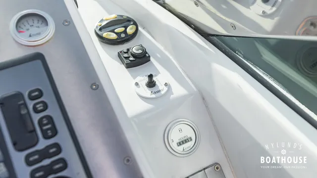 Hydrolift C-31 R Carbon — Exterior
