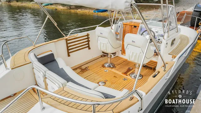 Nimbus 250 R — Extérieur