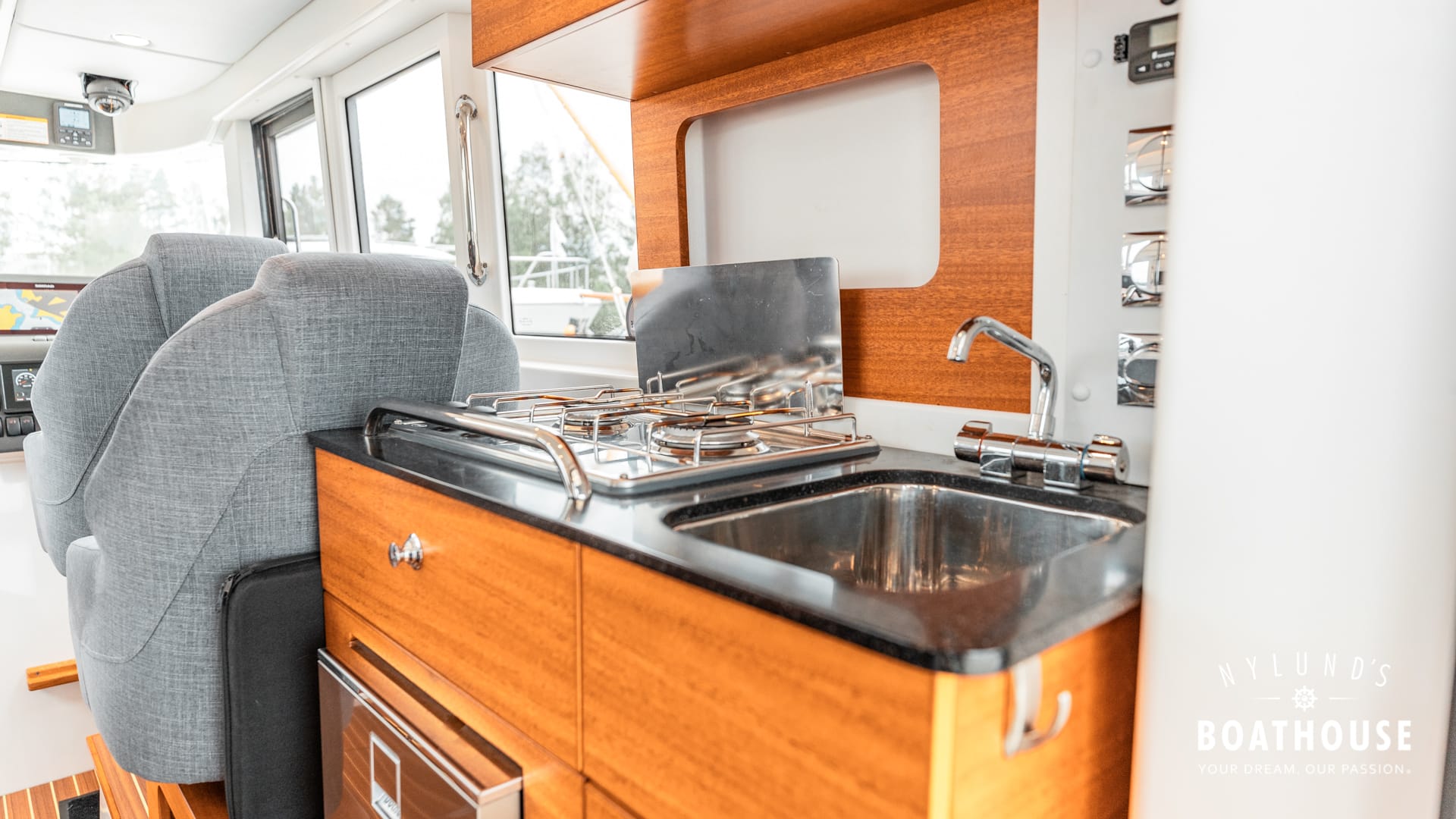 Paragon 31 Cabin - Image 25