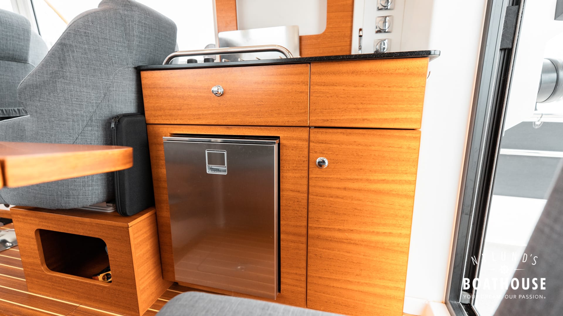 Paragon 31 Cabin - Image 33