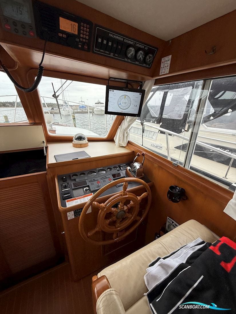 Halvorsen 32 Gourmet Cruiser - Image 11