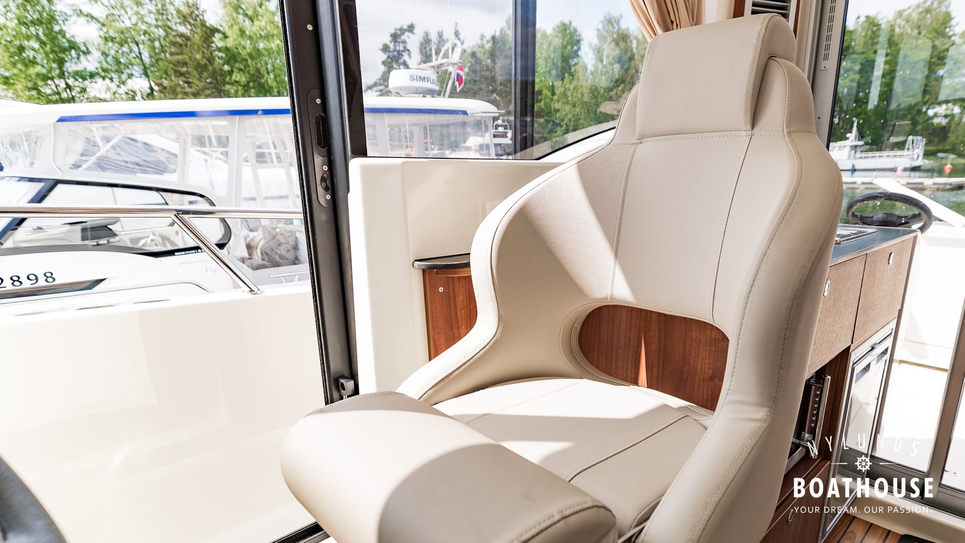 Quicksilver 905 Pilothouse - Image 58