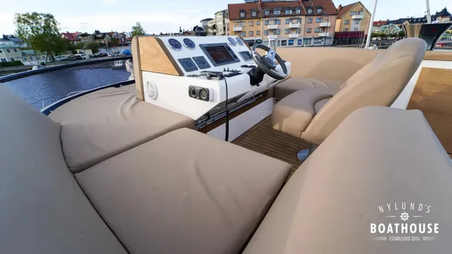 Sealine F46 — Extérieur