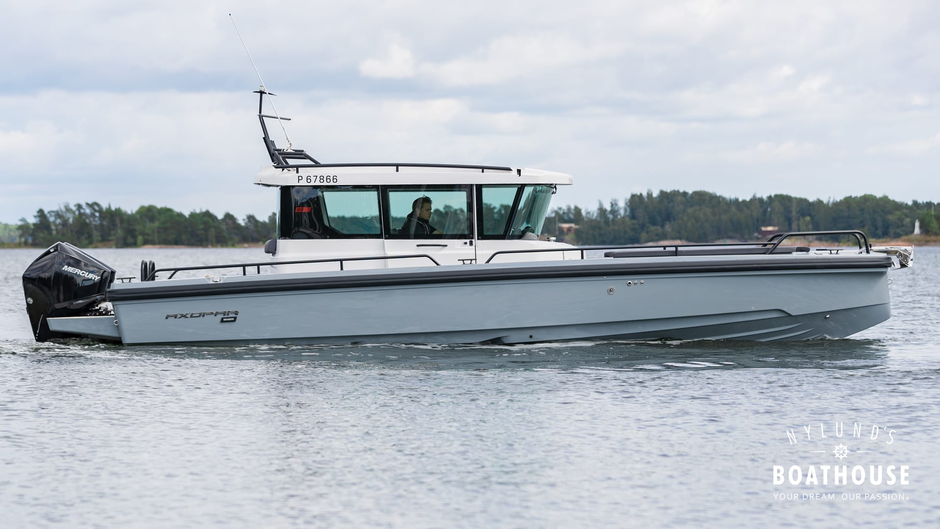 Axopar 28 Cabin - Brabus Line - Image 11
