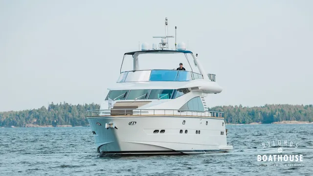 Elegance 68 — Cruising