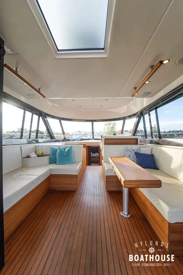Sealine F46 — Intérieur