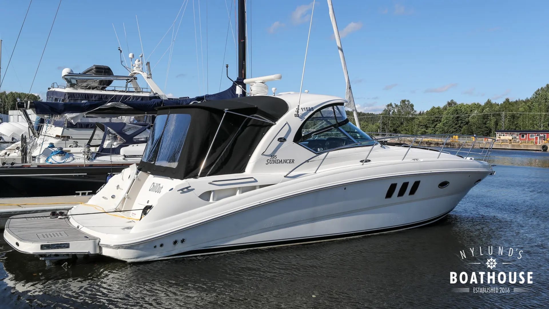 Sea Ray 395 Sundancer - Image 42