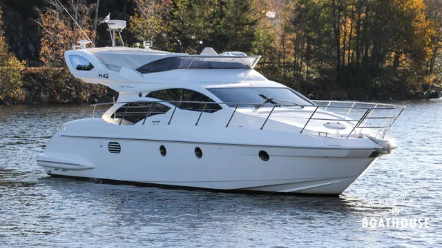Azimut 43 Fly