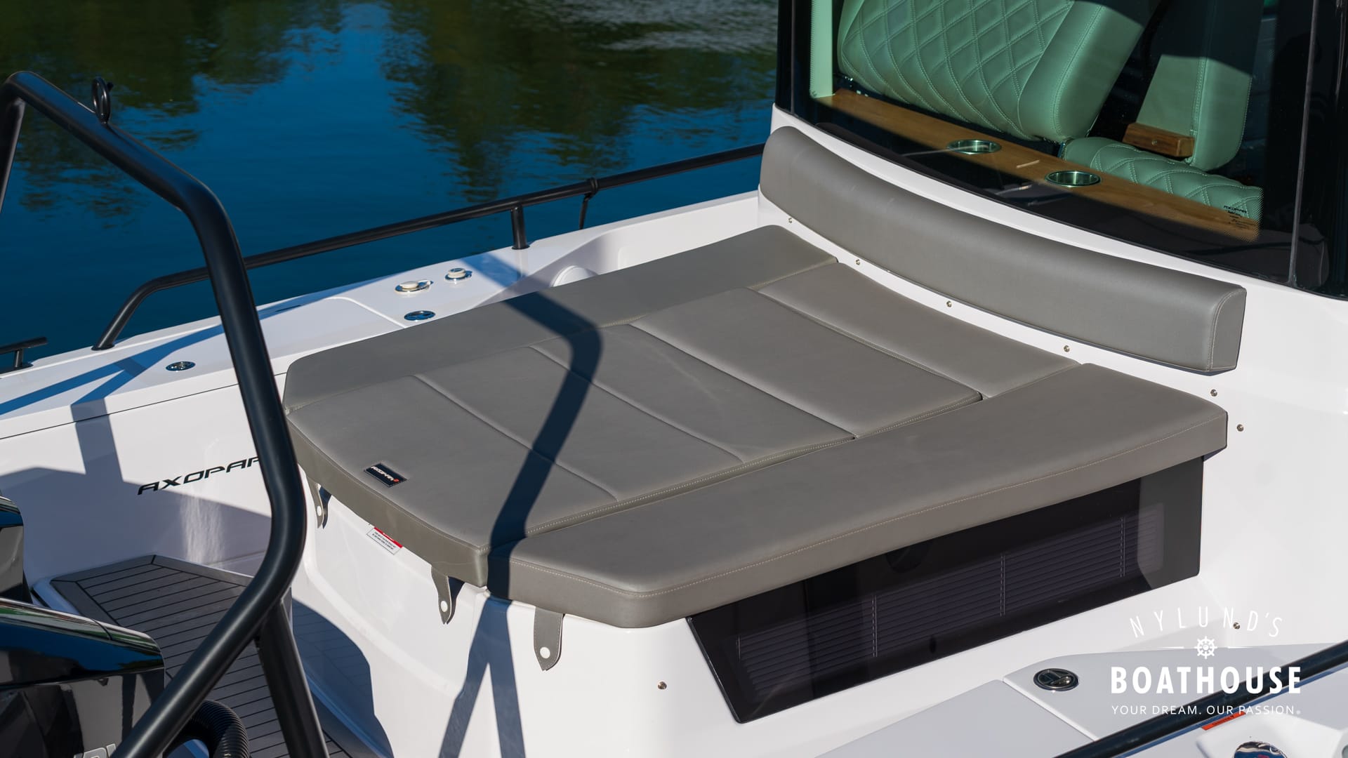 Axopar 28 Cabin - Image 57
