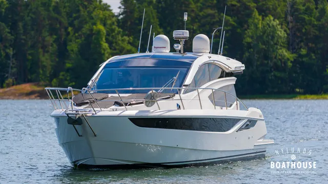 Galeon 430 HTC — Merellä