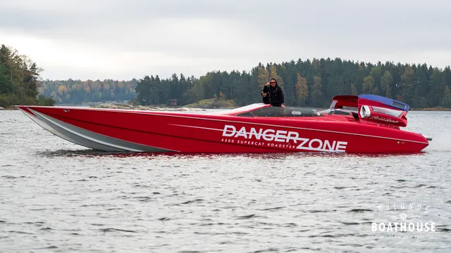Nor-tech 4300 Supercat Roadster — Cruising