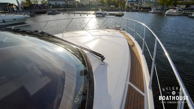 Sealine F46 — Extérieur