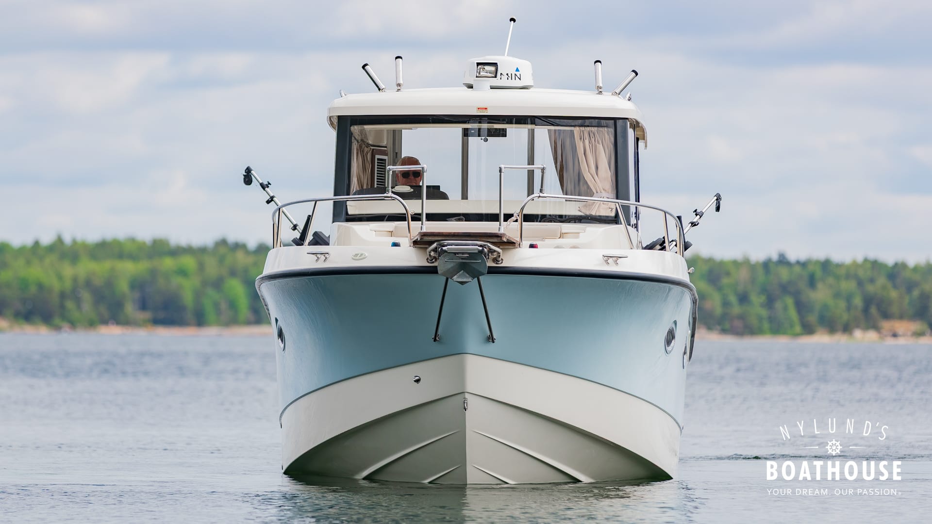 Quicksilver 905 Pilothouse - Image 13