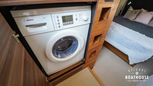 Sealine F46 — Intérieur
