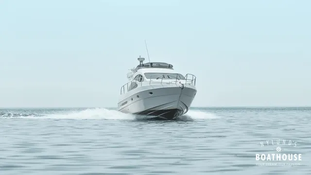 Azimut 42 Fly — En navigation