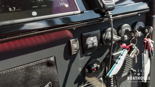 Axopar Brabus Shadow 800 Sun Top — Extérieur