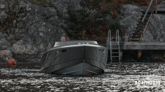 Donzi 28 Fearless Yacht — Navegando