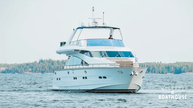 Elegance 68 — Cruising
