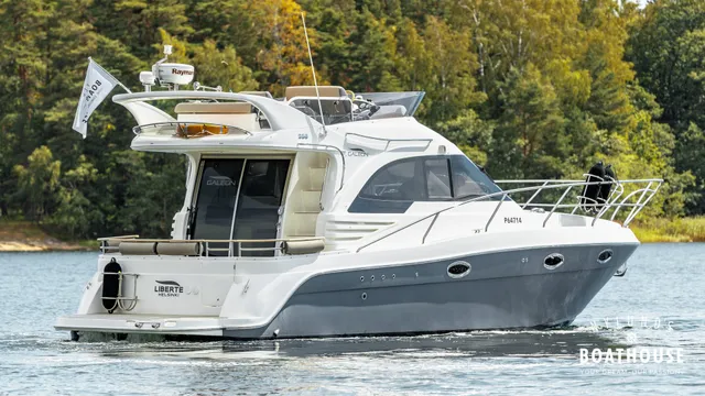 Galeon 330 Fly