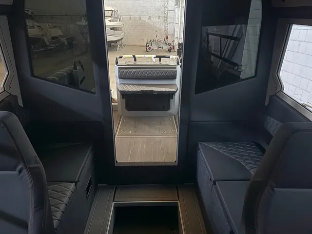 Jaktar J-27 — Interior