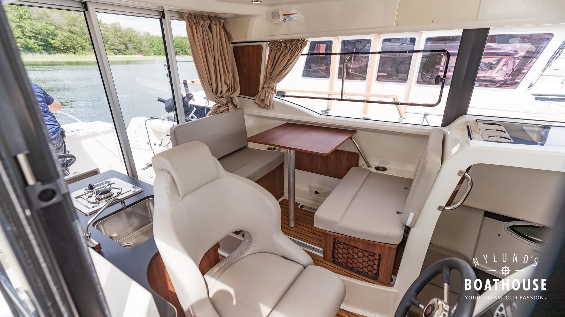 Quicksilver 905 Pilothouse - Image 50