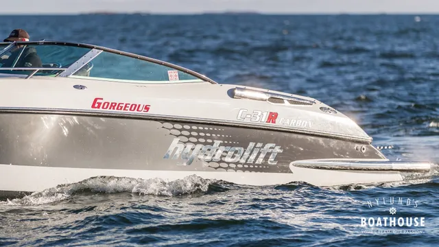 Hydrolift C-31 R Carbon — Cruising