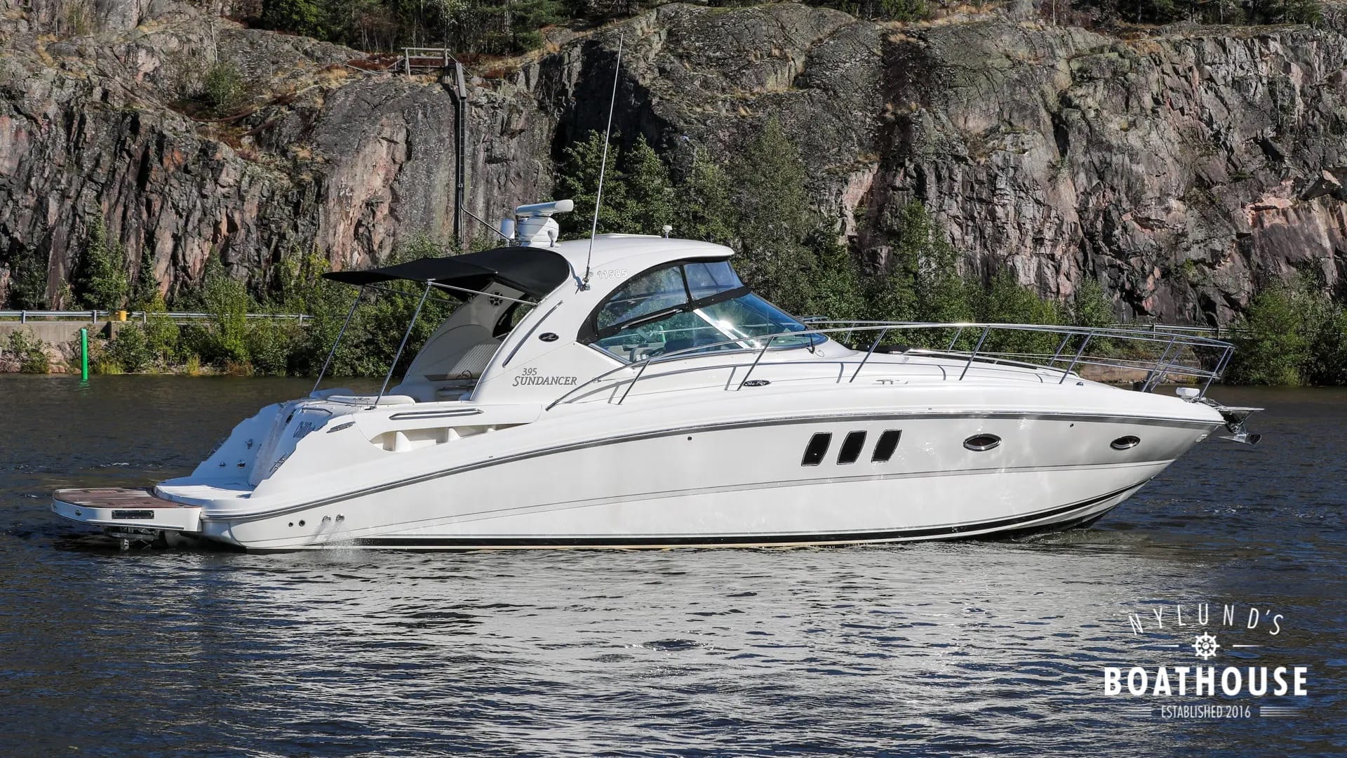 Sea Ray 395 Sundancer - Image 6