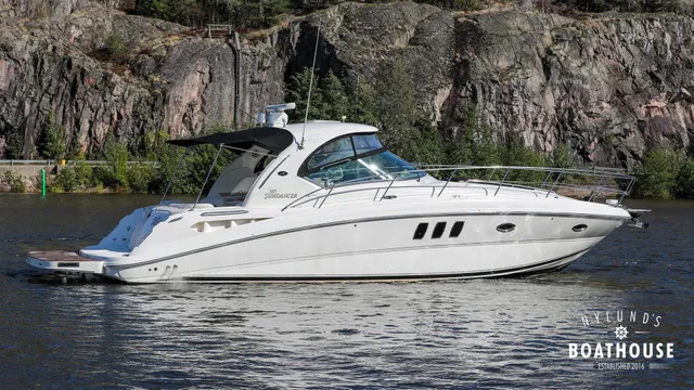 Sea Ray 395 Sundancer — Cruising