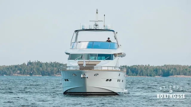 Elegance 68 — Cruising