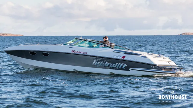 Hydrolift C-31 R Carbon — Cruising