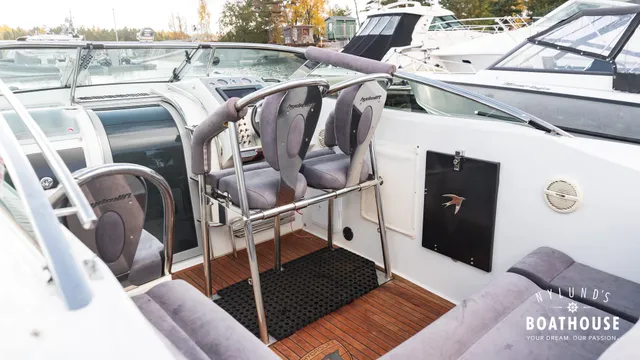 Hydrolift C-31 R Carbon — Exterior
