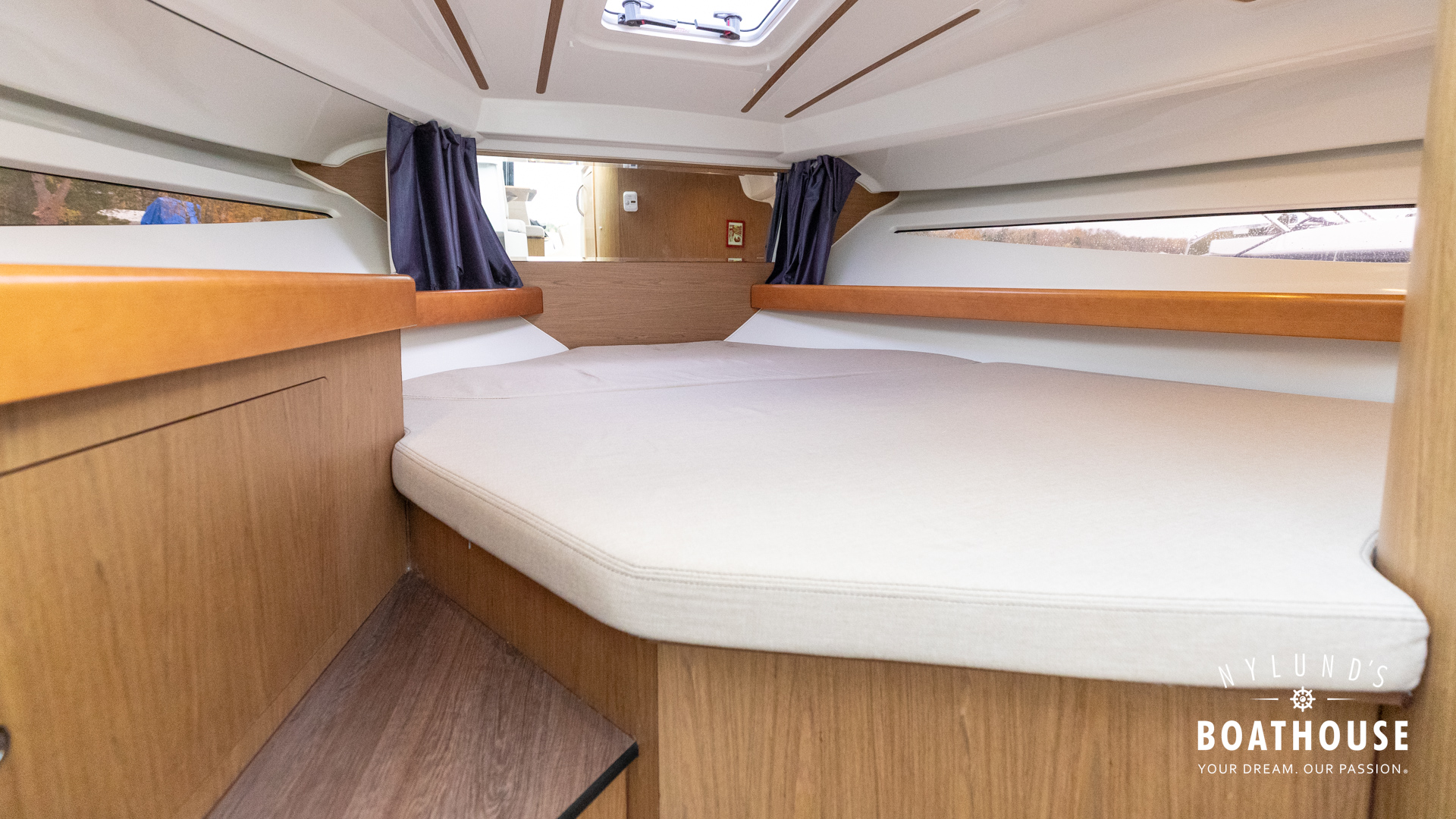 Beneteau Antares 8.80 OB - Image 37