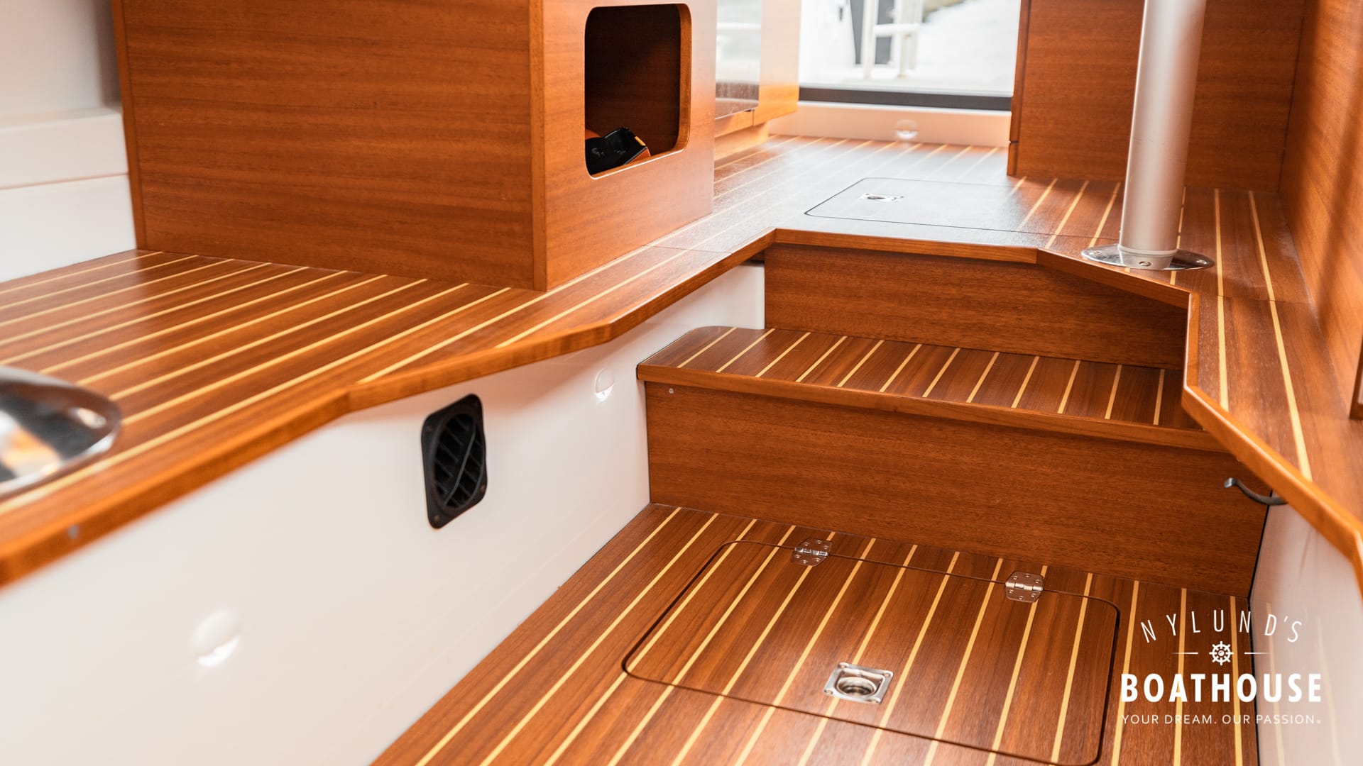 Paragon 31 Cabin - Image 41