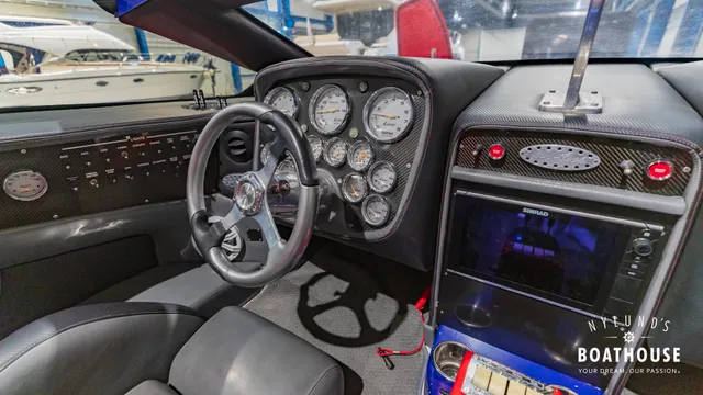 Nor-tech 4300 Supercat Roadster — Interior